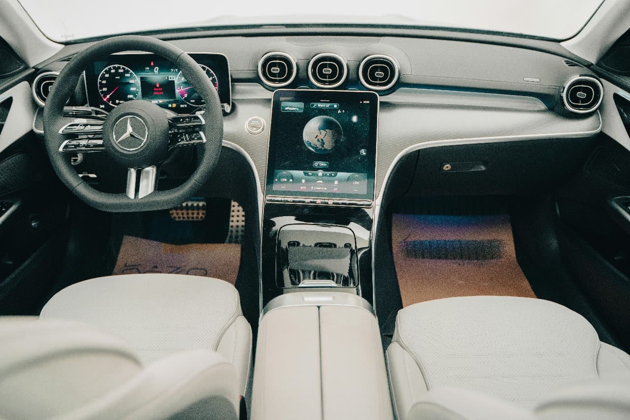 Experience First-Class Travel with Our Luxury Chauffeur Service Vancouver