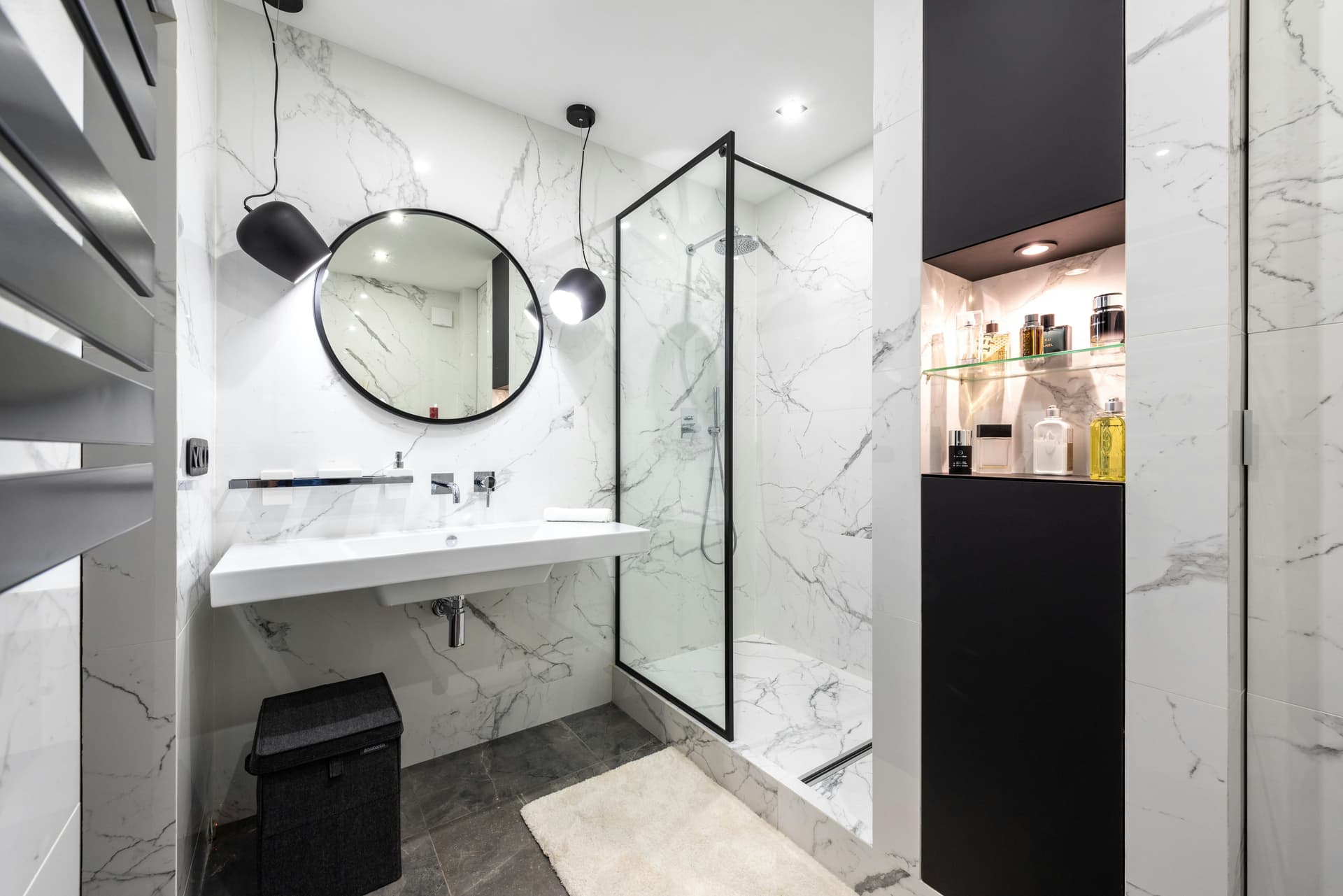 sonni LED Spiegelschrank – modernes Design und Licht
