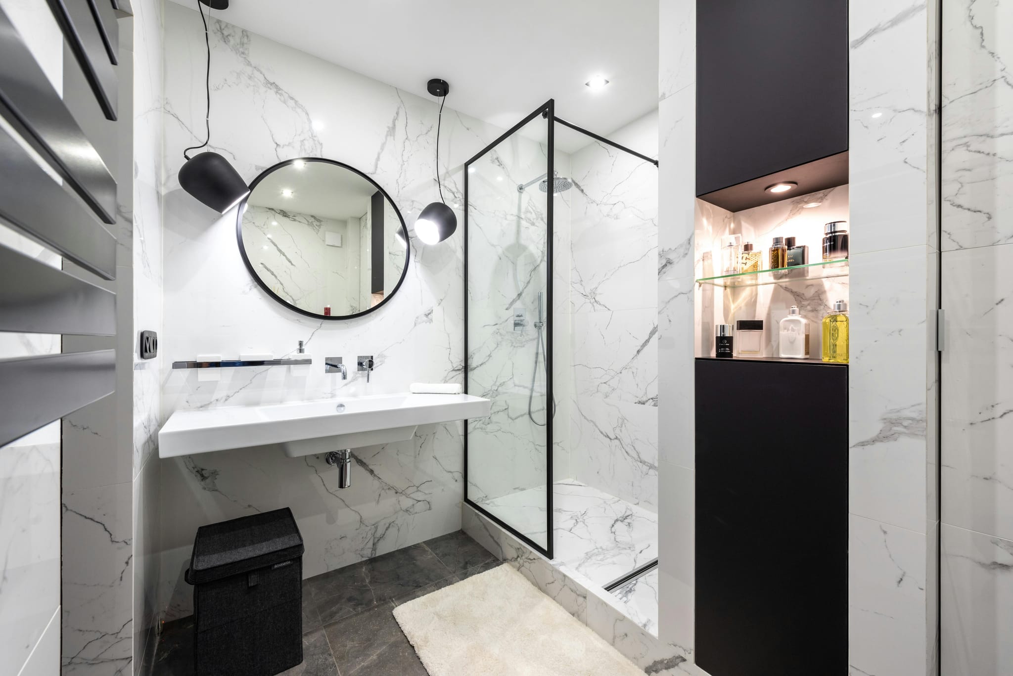 sonni LED Spiegelschrank – modernes Design und Licht