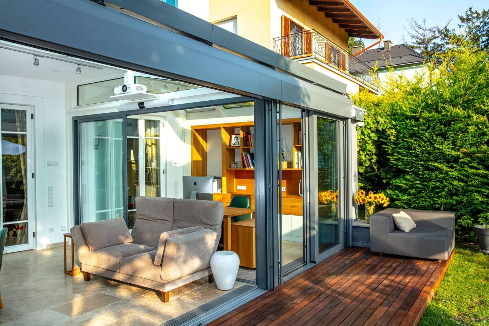 Glasdach fuer Carport wetterfest und elegant – ADA-Wintergarten Qualitaet