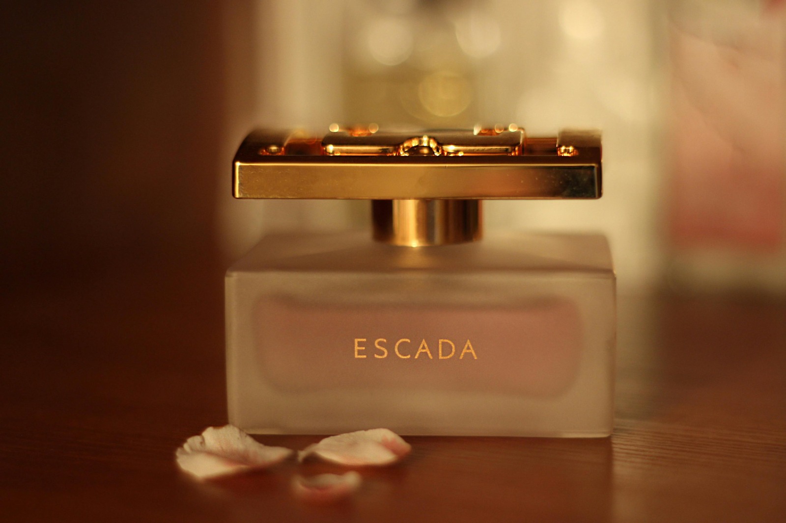 Unlock Luxury: Try Before You Buy Perfume UK Services Explained